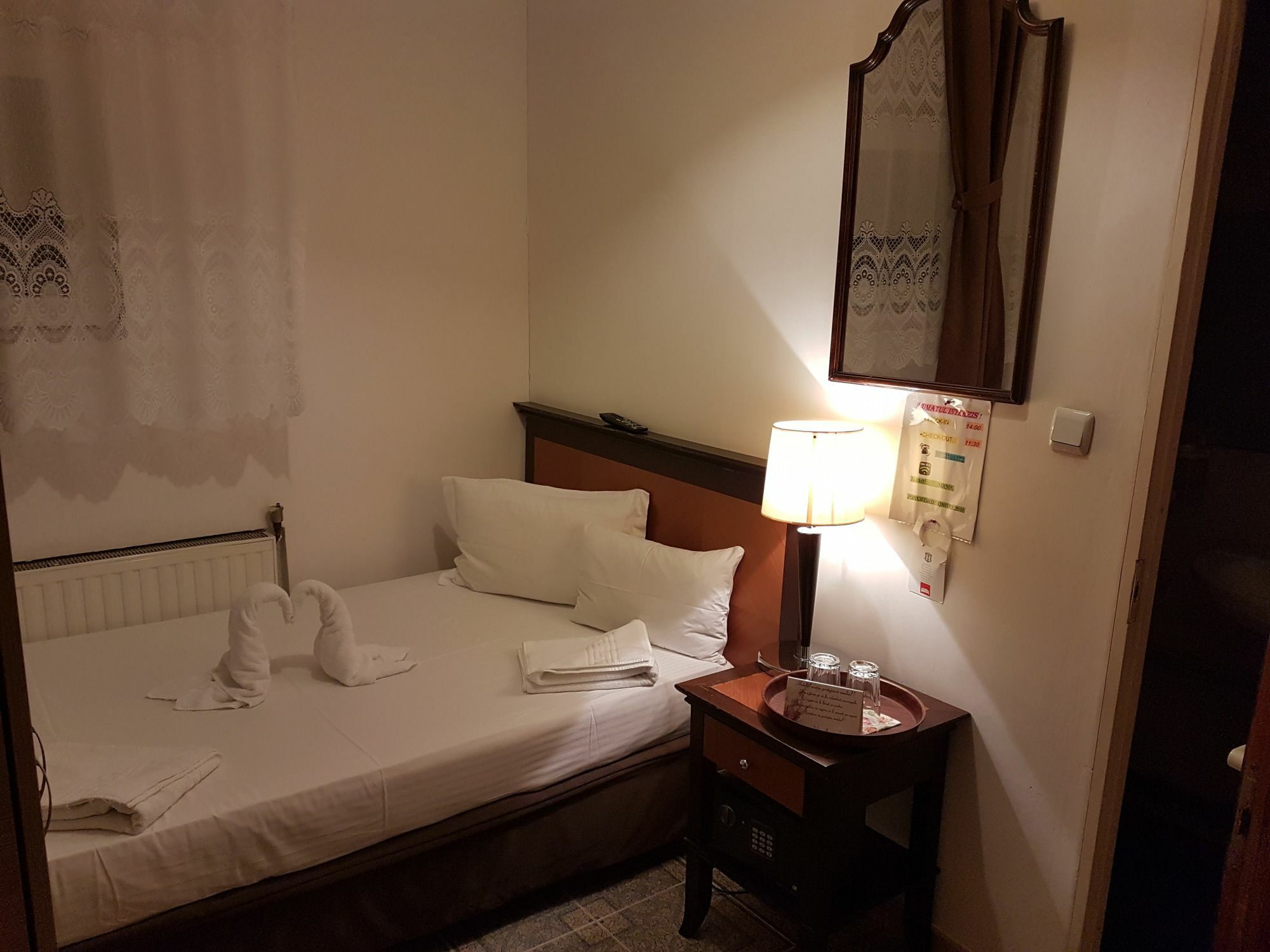 Hostel Litovoi Bucarest Esterno foto